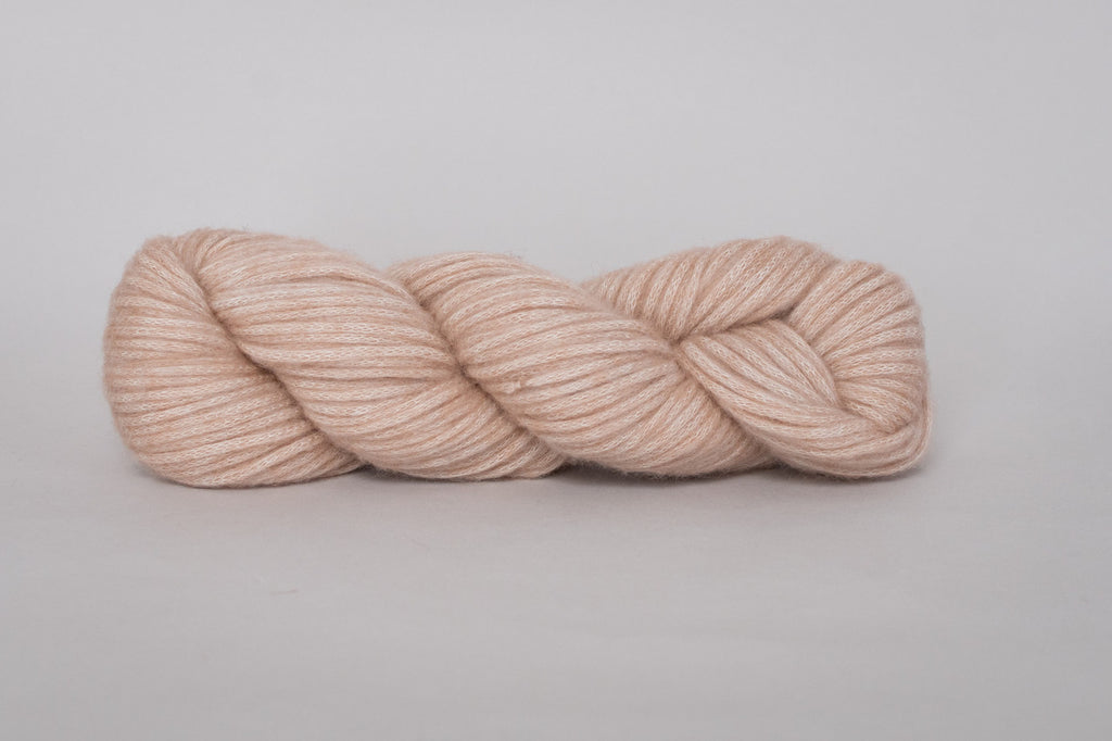 Skein of Woolfolk Luft, color: L14