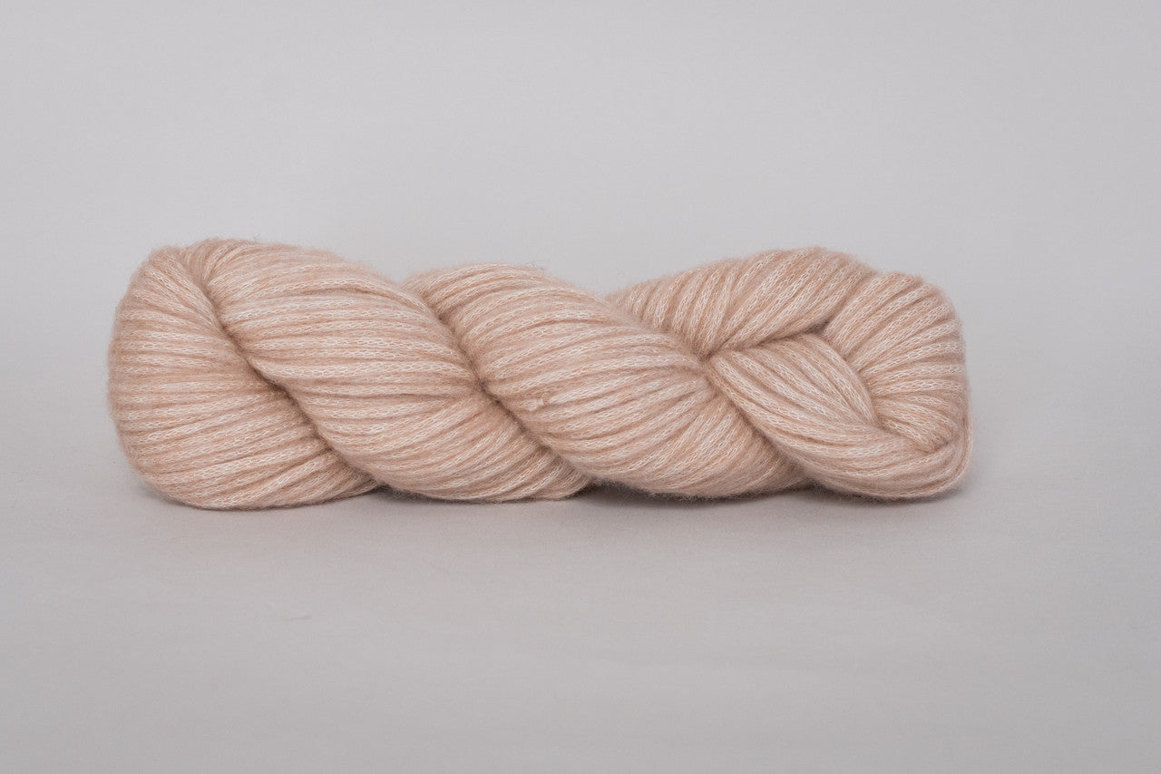 Skein of Woolfolk Luft, color: L14